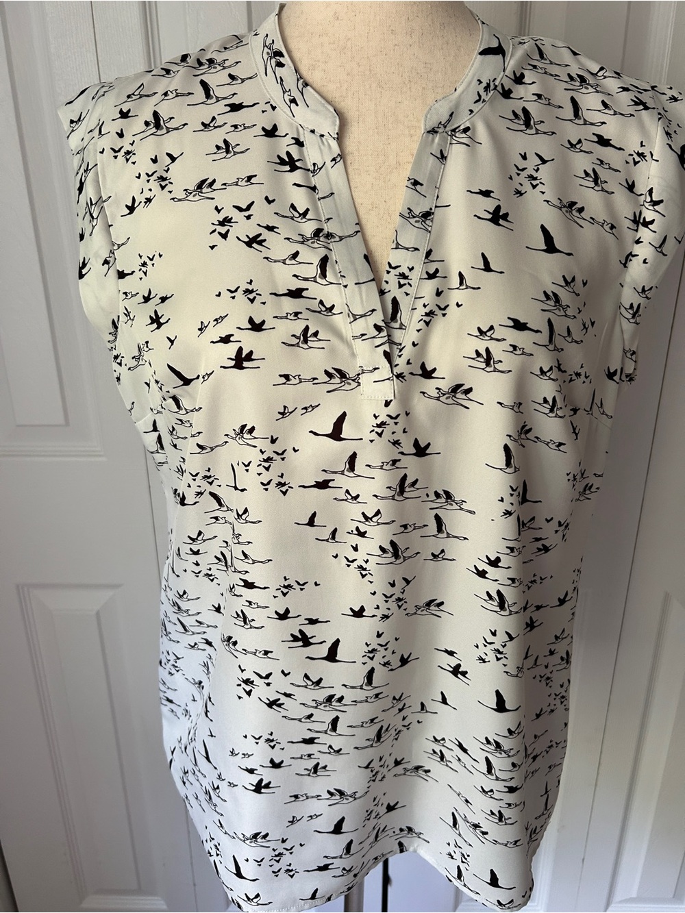 The Limited Ivory Sleeveless Bird-Print V-Neck Camisole